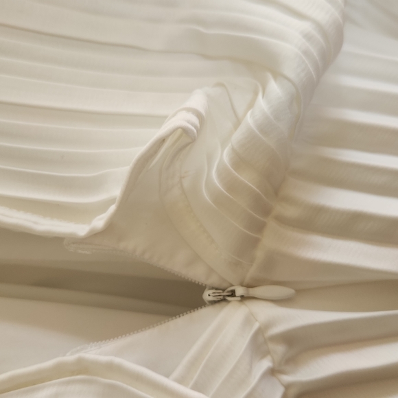 Beautiful ivory dress - Picture 6 of 11